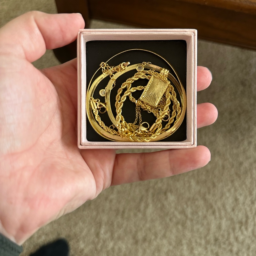 Elegant Gold-Tone Jewelry Set